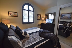 Condo (MH201) | 2 habitaciones, wifi gratis y ropa de cama 