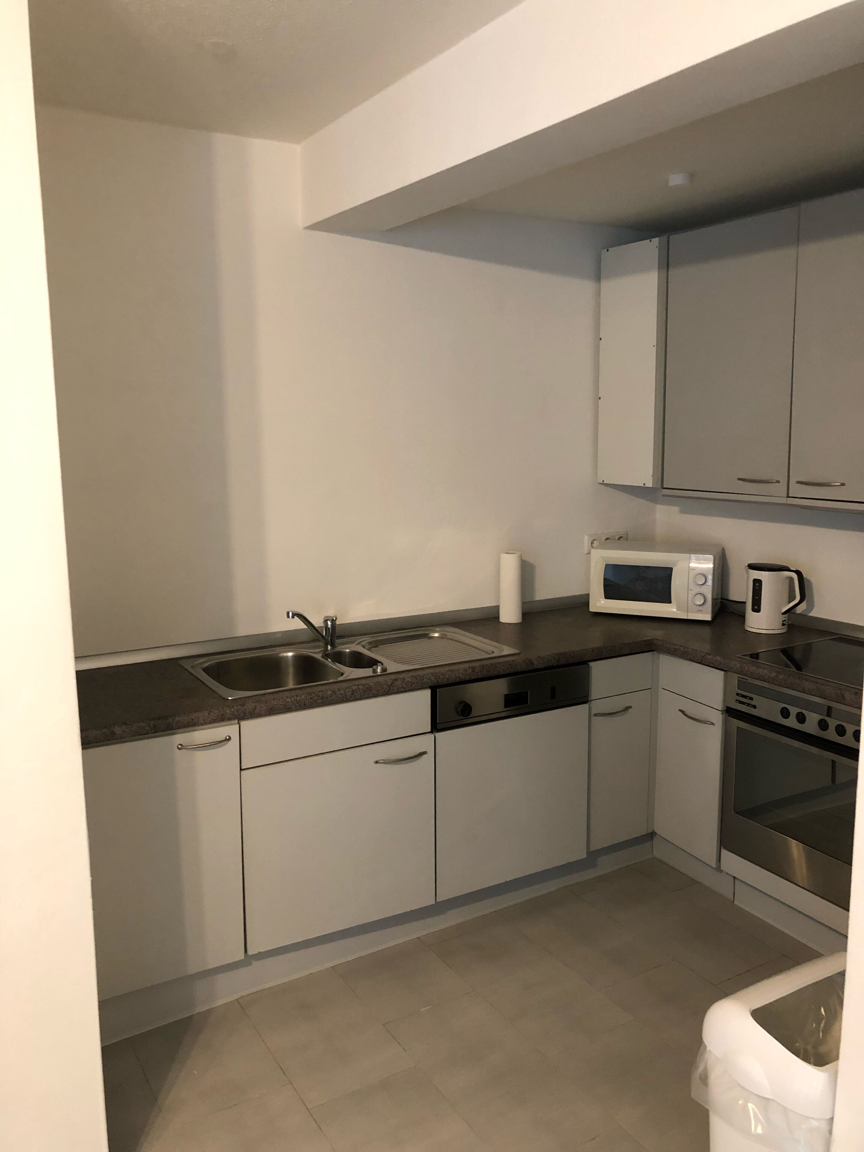 Opvaskemaskine, køkkentøj/tallerkener/redskaber