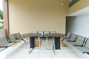 Lobby sitting area - Riviera Residence (Balikpapan)