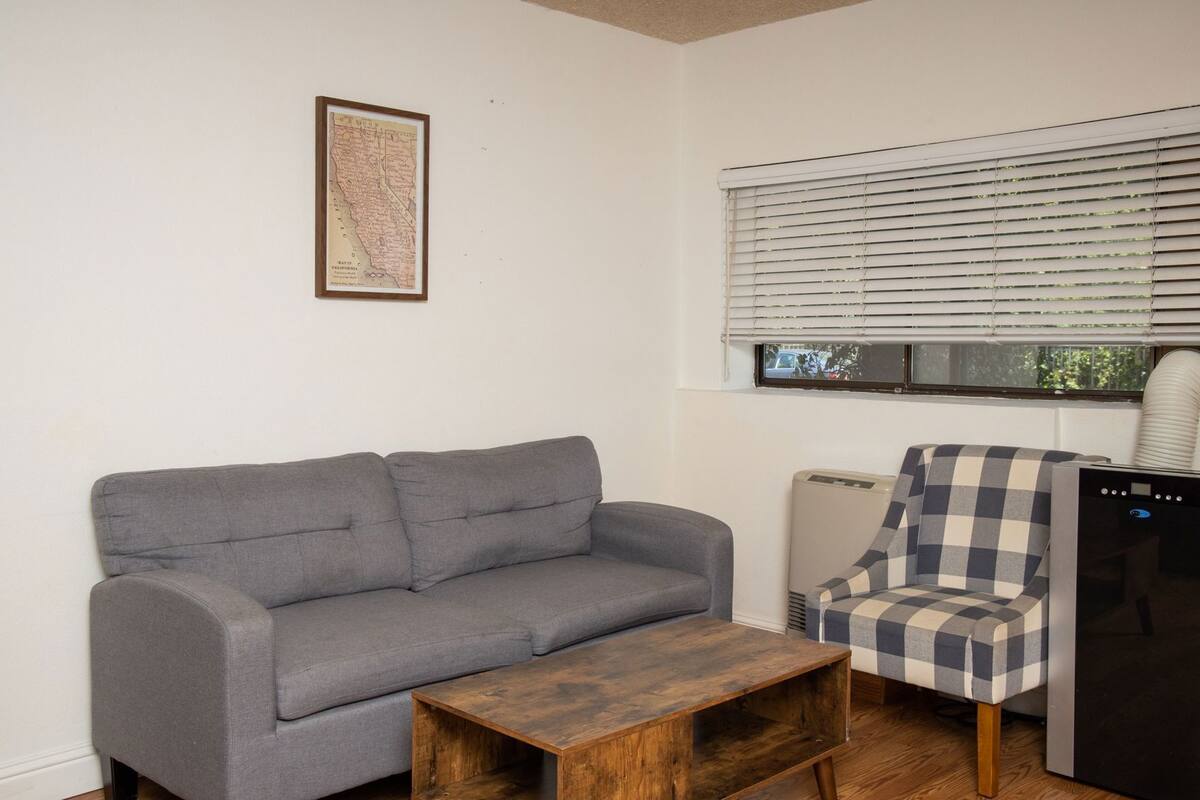 Living area | Flat-screen TV