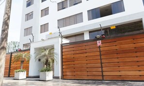 Property entrance - Cozy Apt in Exclusive area of Miraflores (Lima)