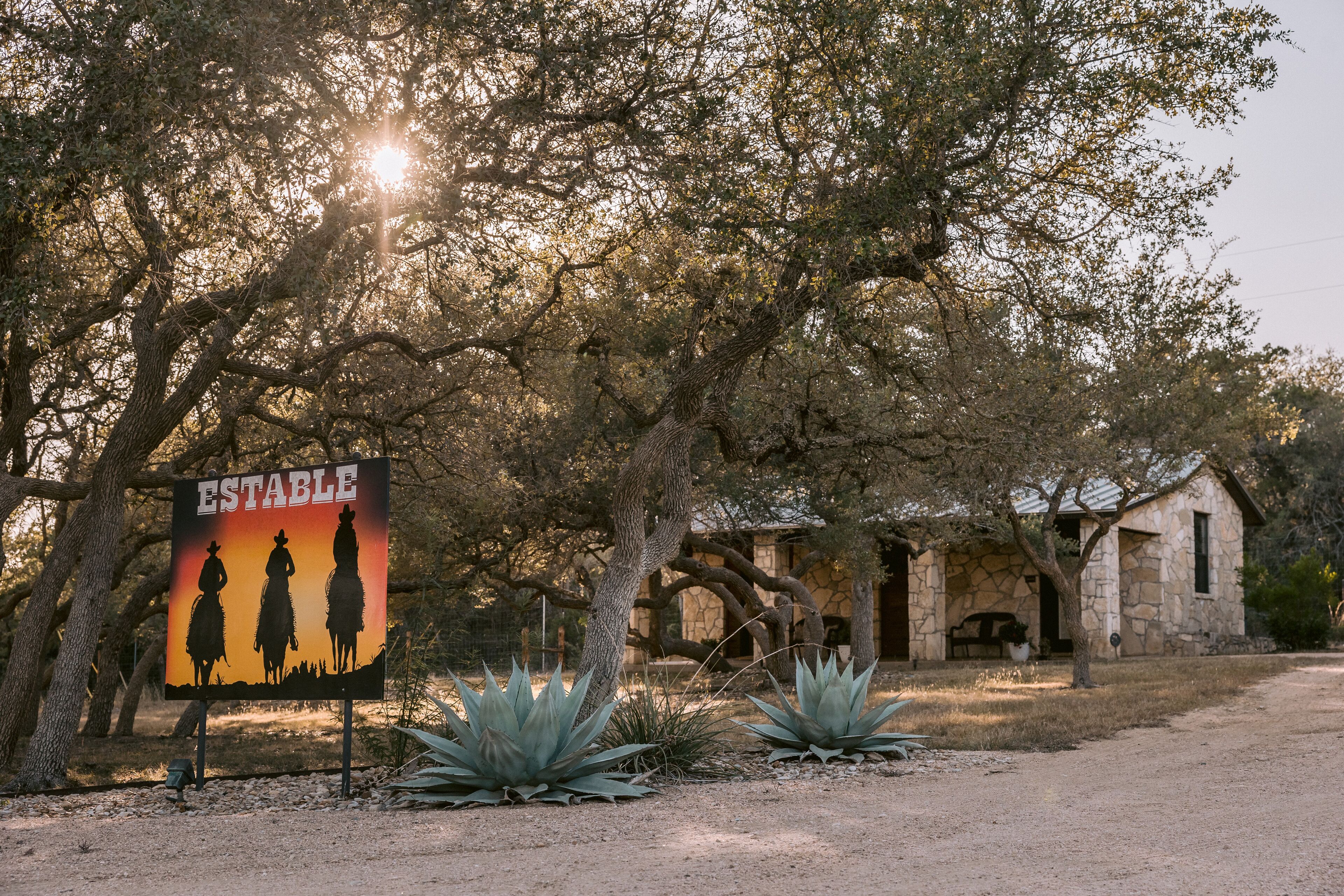 Estable - Asante Lodging & Events