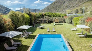 Sæsonbestemt udendørs pool