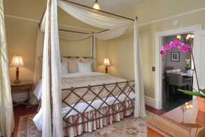 3 bedrooms, travel cot, free WiFi, bed sheets