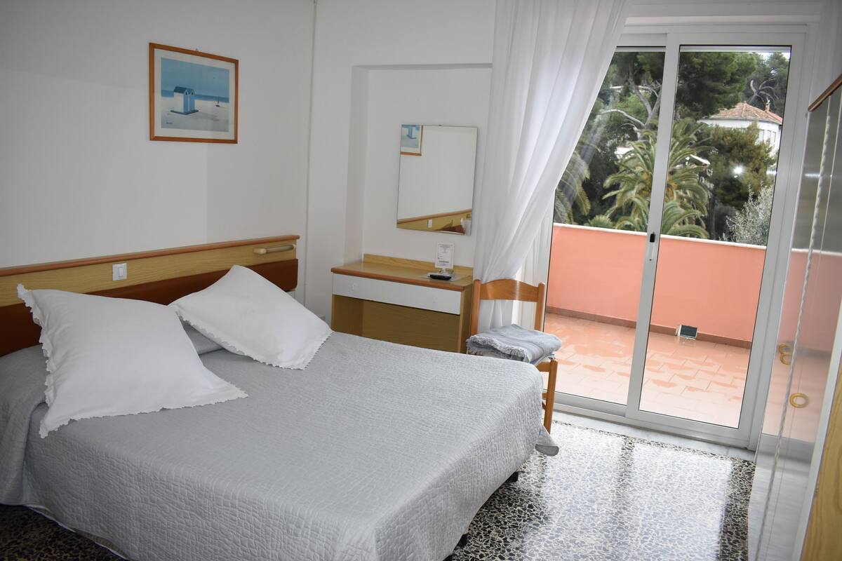 Rollaway beds, free WiFi, bed sheets