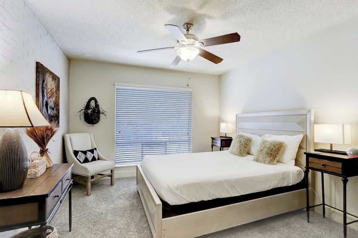 2 多间卧室、熨斗/熨衣板、WiFi、床单