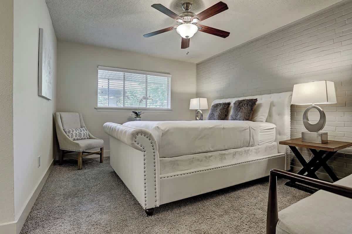 2 多间卧室、熨斗/熨衣板、WiFi、床单