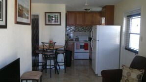獨棟房屋, 2 張加大雙人床, 非吸煙房 | 私人廚房 | 鍋具/餐盤/廚房用品