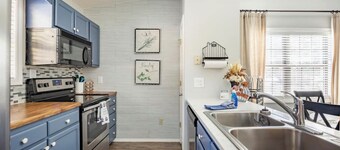 Creekside Mountain Villa in Gated Golf Course Neighborhood, Fireplace, & EV