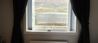 AMAZING VIEWS!! Kyle.1 mile to Isle of Skye! En-suite, , quiet area .Sat tv.