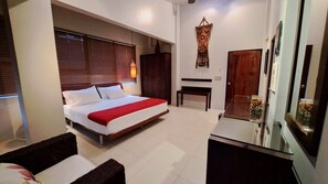 3 bedrooms, in-room safe, iron/ironing board, free WiFi