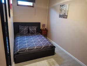 1 chambre, bureau, chambres insonorisées, fer et planche à repasser