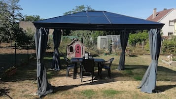 屋外ダイニングエリア