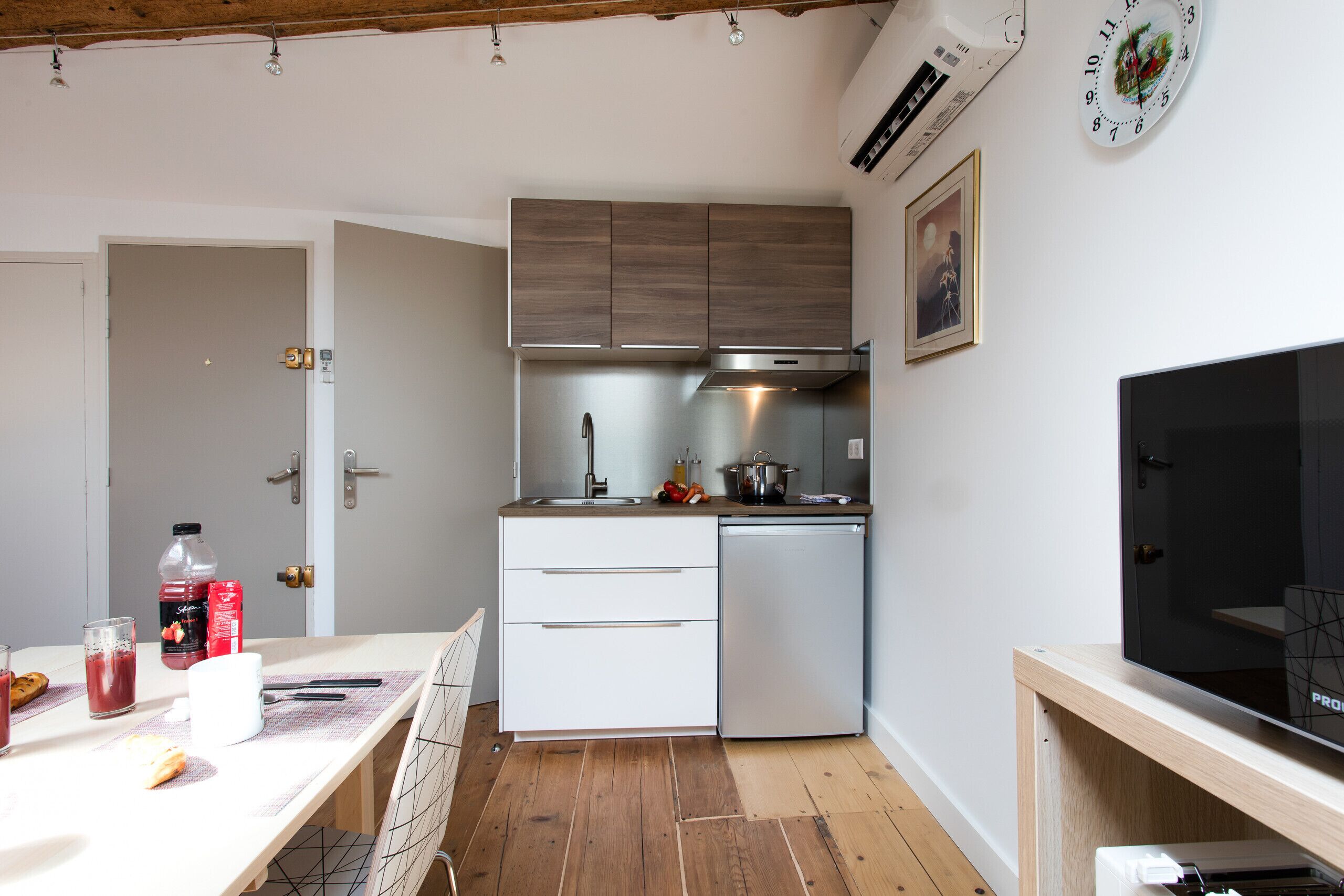 冰箱、微波炉、茶具/咖啡用具、电热水壶