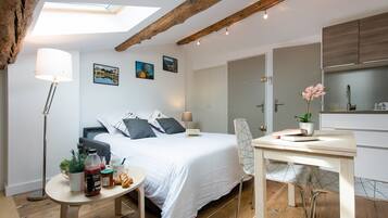 Iron/ironing board, free WiFi, bed sheets