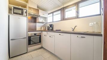 Refrigerador, microondas, horno, lavavajillas