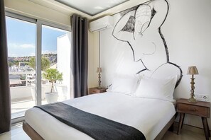 3 habitaciones, tabla de planchar con plancha y cuna de viaje 