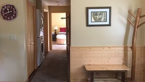 2 Schlafzimmer, Reisekinderbett, kostenloses WLAN, Bettwäsche
