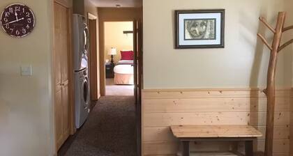 McKinley Creekside Cabins & Cafe'-The Carlo Guest Cabin