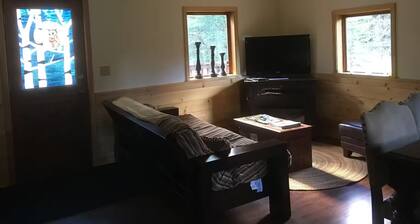 McKinley Creekside Cabins & Cafe'-The Carlo Guest Cabin