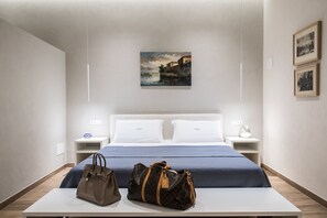 1 Schlafzimmer, Schreibtisch, Bügeleisen/Bügelbrett, Reisekinderbett