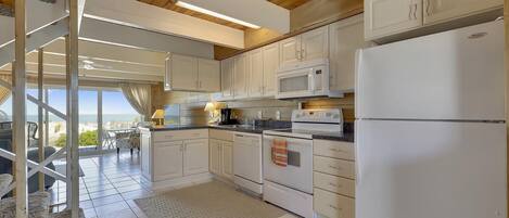 電子レンジ、食器洗い機、コーヒー / ティーメーカー、トースター