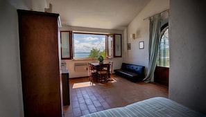 Basic-Apartment, 1 Schlafzimmer, Seeblick | Verdunkelungsvorhänge, Bügeleisen/Bügelbrett, kostenlose Babybetten