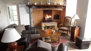TV, fireplace, DVD player, table tennis