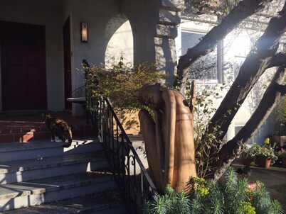 2 Br/1Bath Bright-Spacious Flat 2 blks from Lake Merritt, 10 m walk to Bart