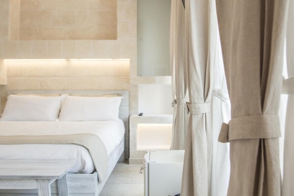 Chambre Triple Deluxe | Literie de qualité supérieure, couette en duvet d'oie