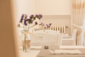 Free daily continental breakfast - Bed & Breakfast Amati (Fasano)