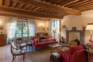 TV, fireplace - Charming house in Villa with pool. (Lucca)