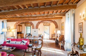 Interior - Charming house in Villa with pool. (Lucca)