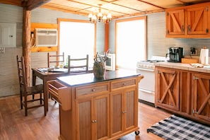 Fridge, microwave, oven, stovetop - Victory Suite - Rustic Cabin (Hot Springs)