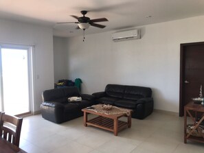 Fridge, microwave, oven, coffee/tea maker