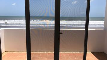 Private beach, white sand, beach umbrellas, beach towels