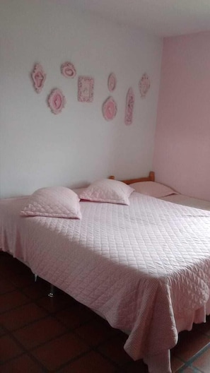 5 chambres, fer et planche à repasser, Wi-Fi, draps fournis