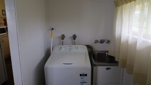 Interior - Baybreeze -Burrum Heads- 3BR- Close to Boat Ramp (BURRUM HEADS)