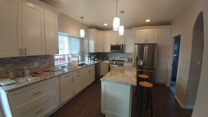 Fridge, microwave, oven, stovetop - Minutes from all attractions while enjoying a mountain view from the patio. (Colorado Springs)