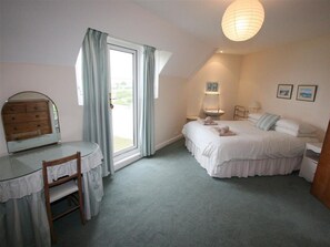 5 bedrooms, WiFi, bed sheets - Roswidden on the cliff, overlooking Treyarnon Bay (Treyarnon Bay)