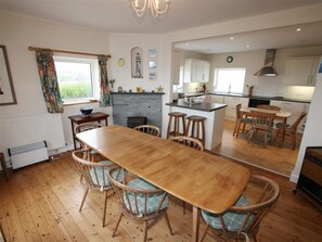 Dining - Roswidden on the cliff, overlooking Treyarnon Bay (Treyarnon Bay)