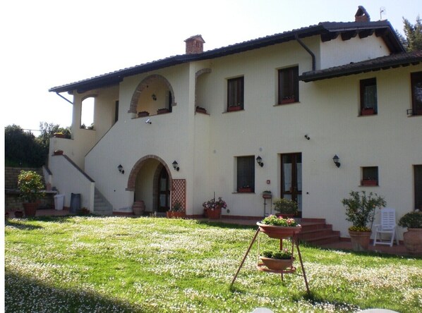 Exterior - FARM-POOL. APARTMENT 5 pers. 2 BEDROOMS 2 BATHROOMS (La Serra)