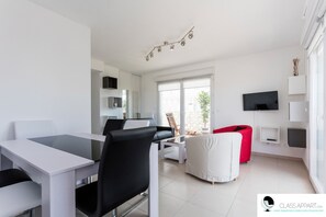 TV - View of Bassin Port Marianne: parking + terrace ☀☀☀☀☀ (Montpellier)