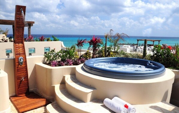 Outdoor spa tub - Winner of Top 25 in All Of Mexico- Oceanfront - PH- 2nd from front-Beach Club (Playa del Carmen)