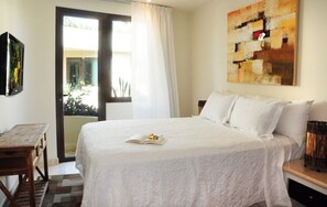 3 bedrooms, in-room safe, iron/ironing board, WiFi