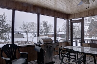 Casa recientemente remodelada en Gladstone Lake