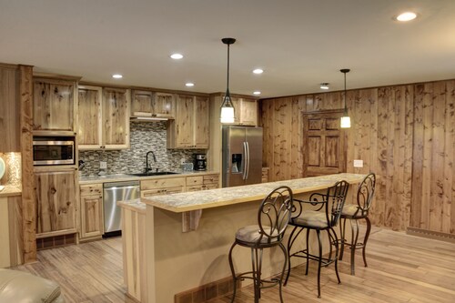 Äskettäin uusittu koti Gladstone-järvellä