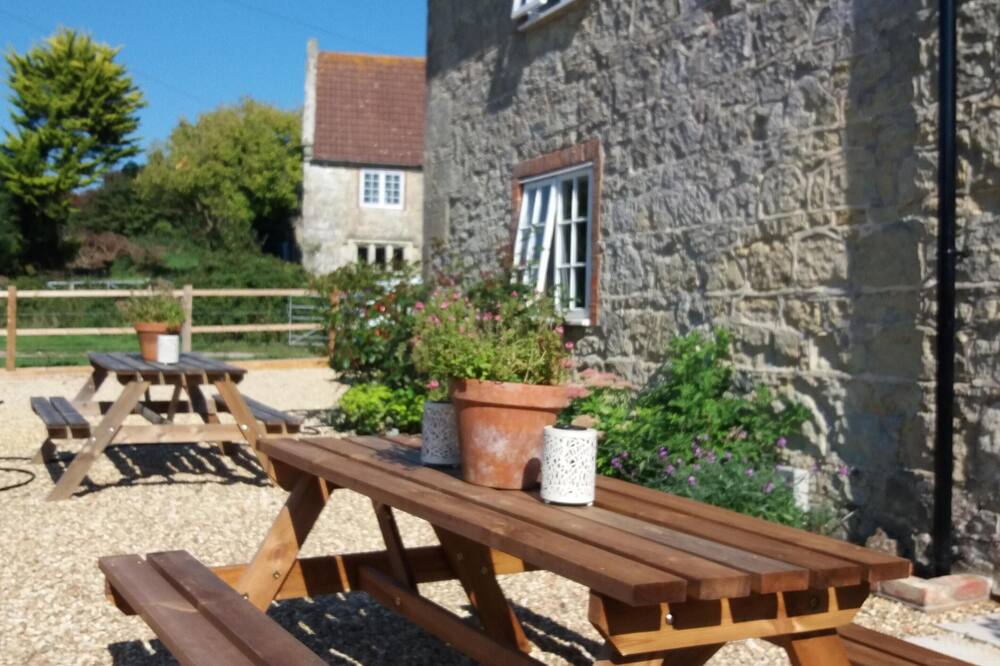 The Bake House - Restored stone cottage in an idyllic location