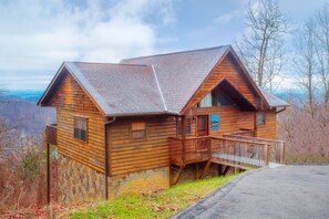 Exterior - A Great Escape: Spectacular Mtn View!, Hot Tub, Wifi, 4 miles from Pigeon Forge (Sevierville)