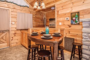 Dining - A Great Escape: Spectacular Mtn View!, Hot Tub, Wifi, 4 miles from Pigeon Forge (Sevierville)